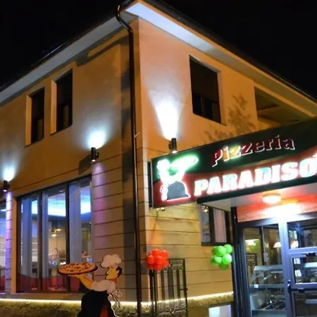 Black And White Lejlighed Pirot