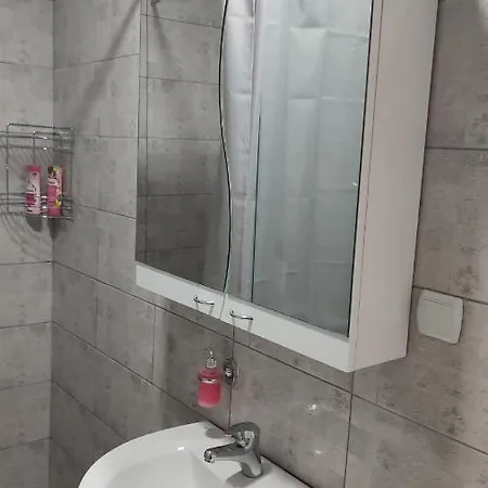 Black And White Lejlighed Pirot