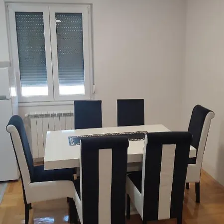 Black And White Apartment Pirot