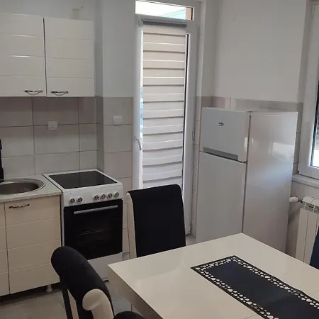 Black And White * Pirot