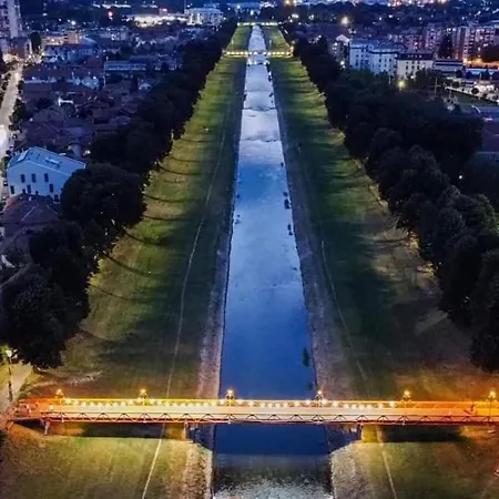 Lejlighed Black And White