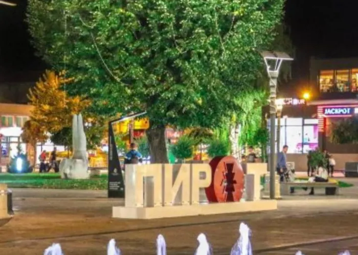 شقة Black And White