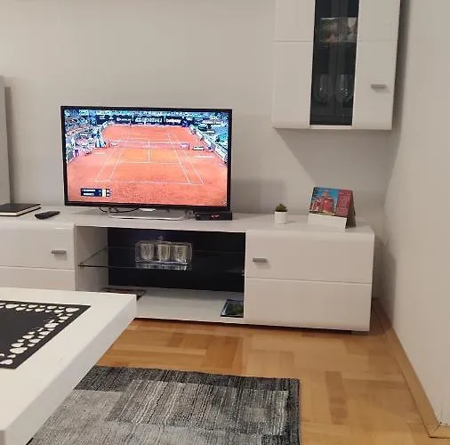 Black And White بايرت