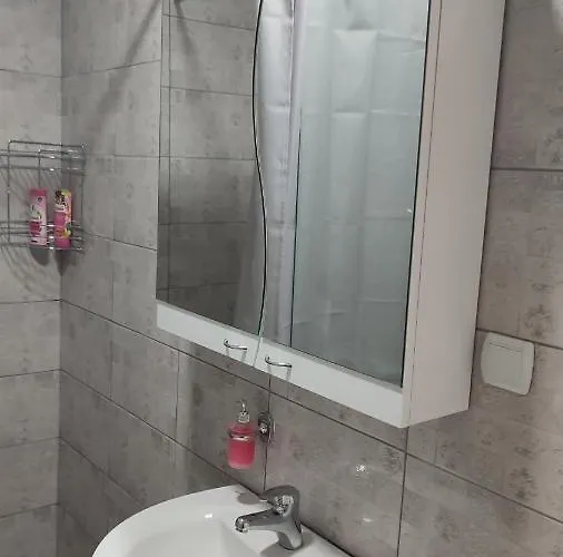 Black And White شقة بايرت