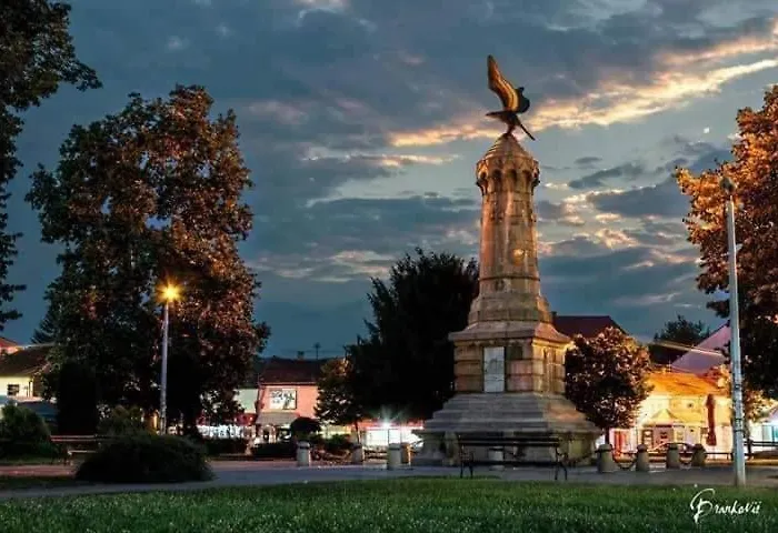 Black And White شقة