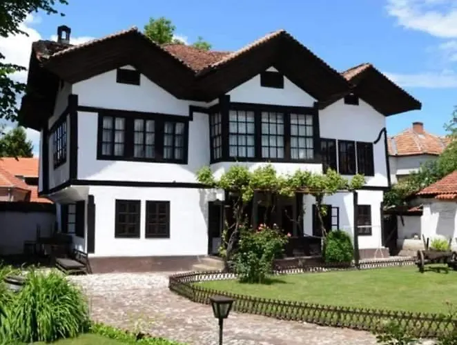 شقة Black And White *