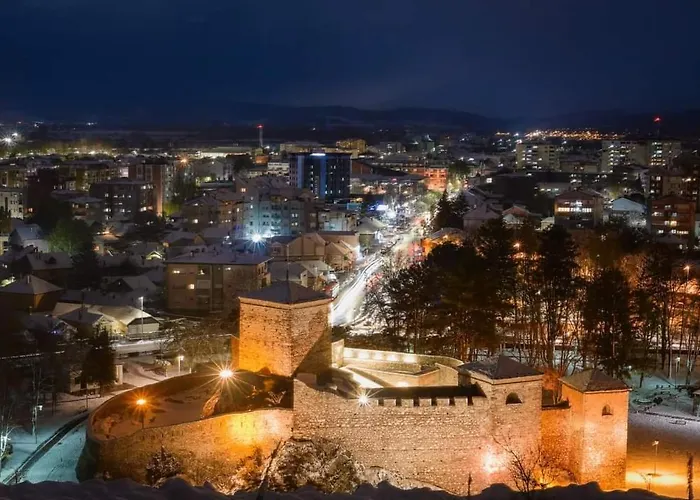 Black And White شقة *