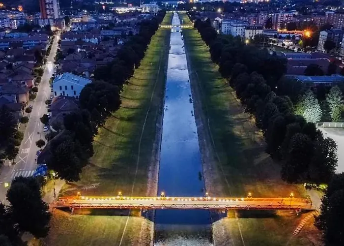 شقة Black And White