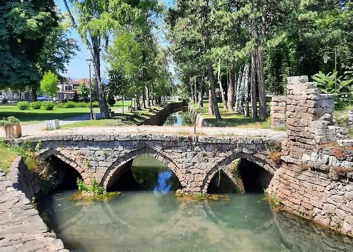 Black And White شقة *