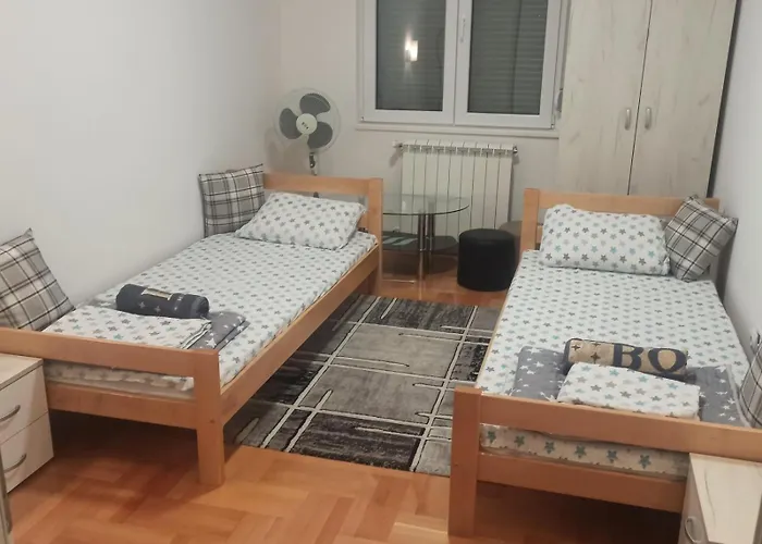 Black And White شقة بايرت